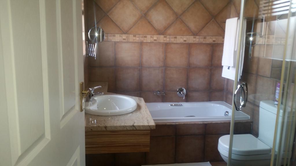 جوهانسبورغ African Phoenix Guest Lodge المظهر الخارجي الصورة