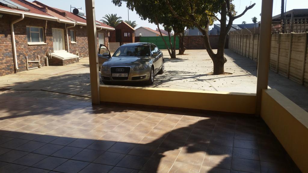 جوهانسبورغ African Phoenix Guest Lodge المظهر الخارجي الصورة
