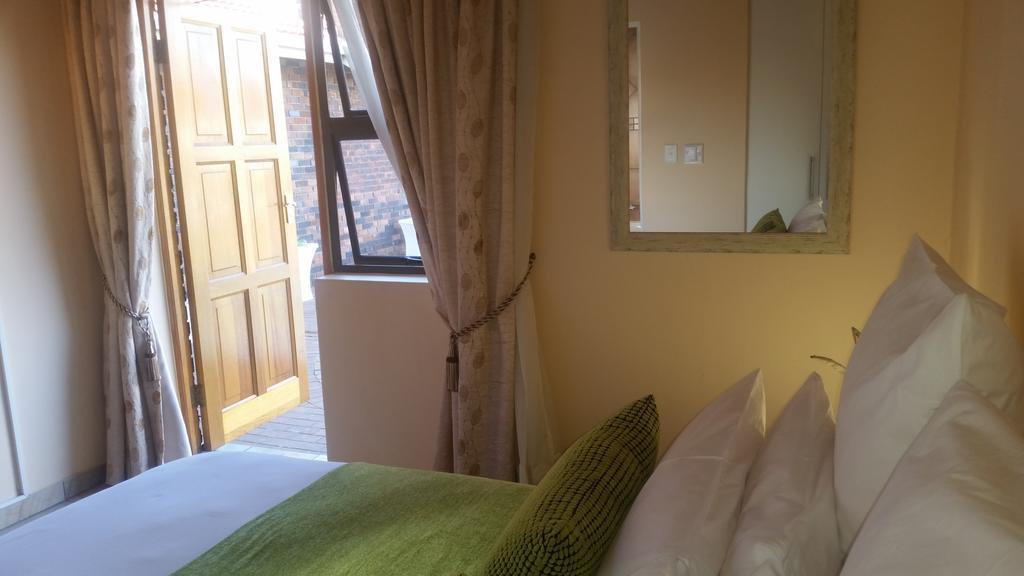 جوهانسبورغ African Phoenix Guest Lodge المظهر الخارجي الصورة