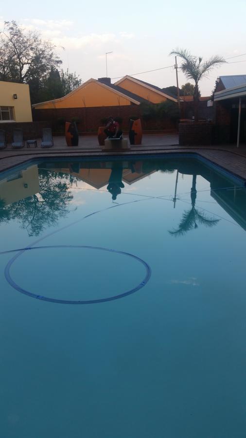 جوهانسبورغ African Phoenix Guest Lodge المظهر الخارجي الصورة